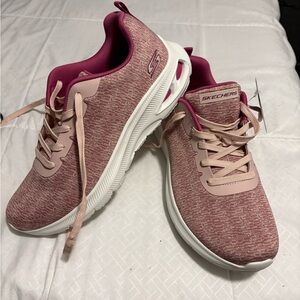 NWT Skechers mauve  lightweight sneakers